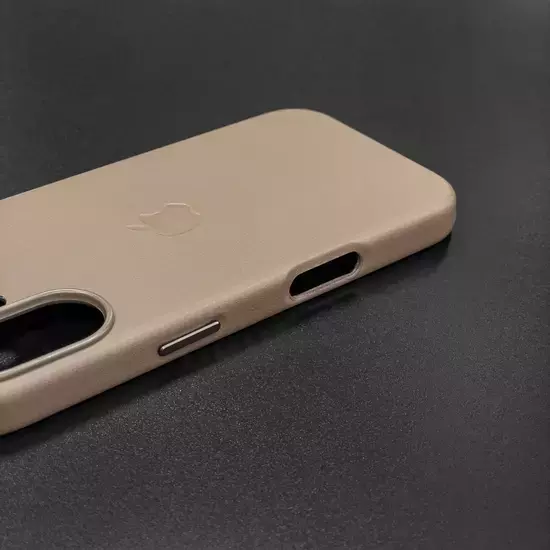 Чехол iPhone 16 Leather Case (MagSafe) Bronze